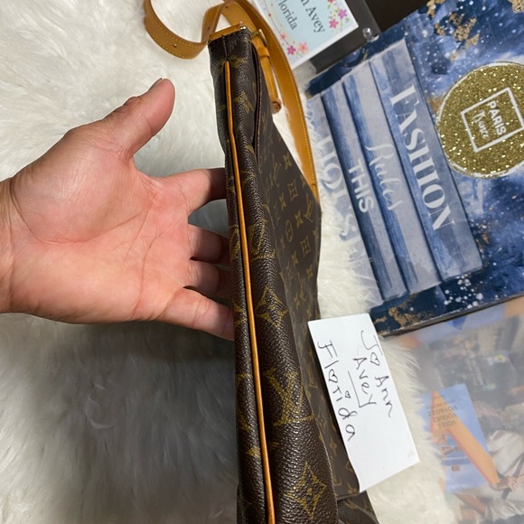 💗💗💗SOLD💗💗💗

🤩🤩🤩SALSA GM CROSSBODY🤩🤩🤩 - Picture 2 of 13